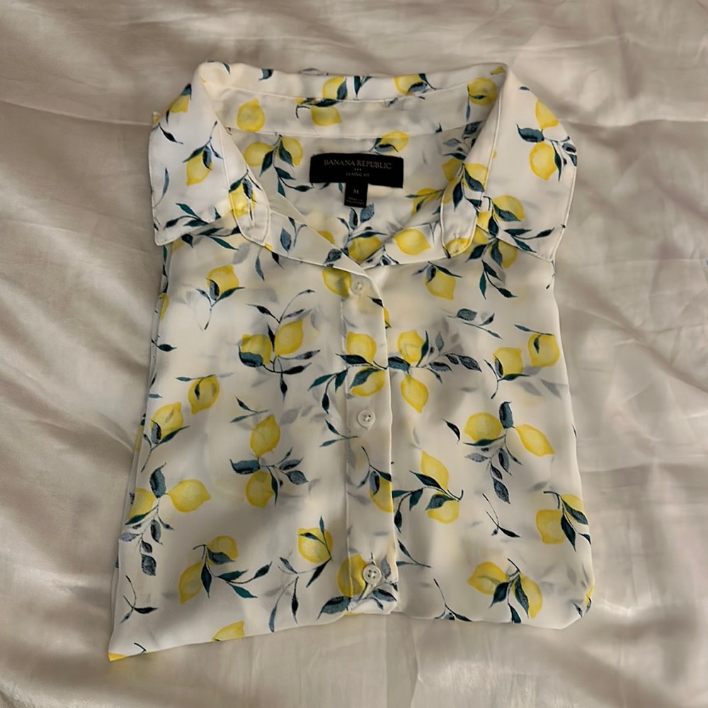 Woman medium banana republic top